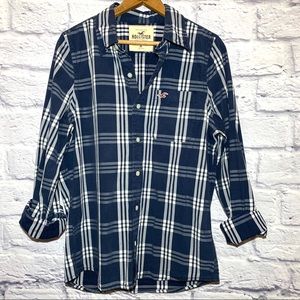Hollister Men’s Navy Plaid Button Down Shirt